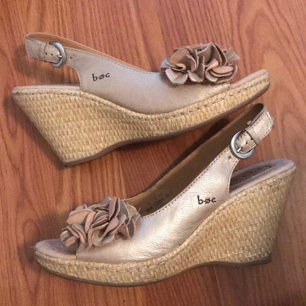 Champagne wedge with flower accent